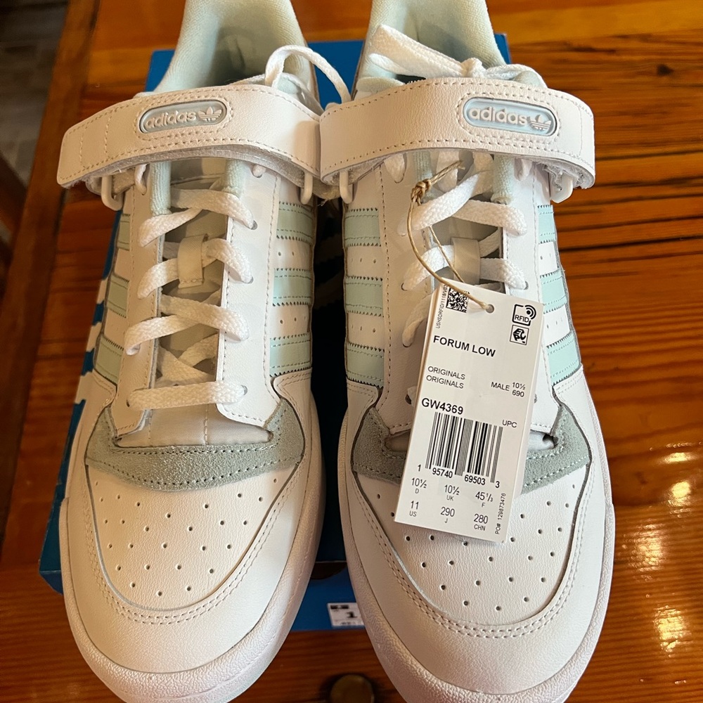 Mens Adidas Forum low Size 11 NWT